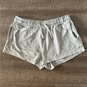 Women’s Vuori Halo performance short Small pale grey heather